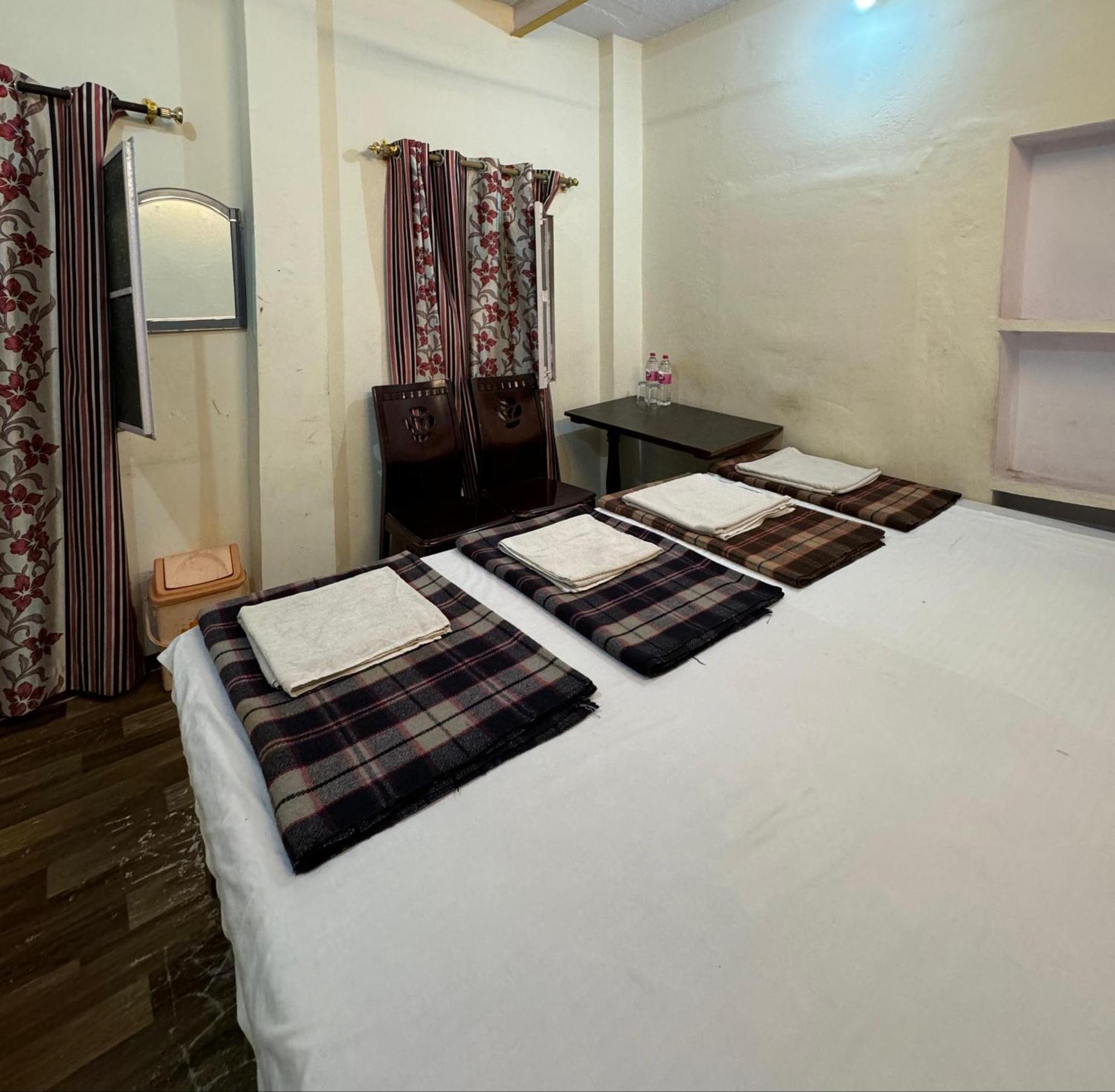 The Golden Lodge Varanasi Exterior foto