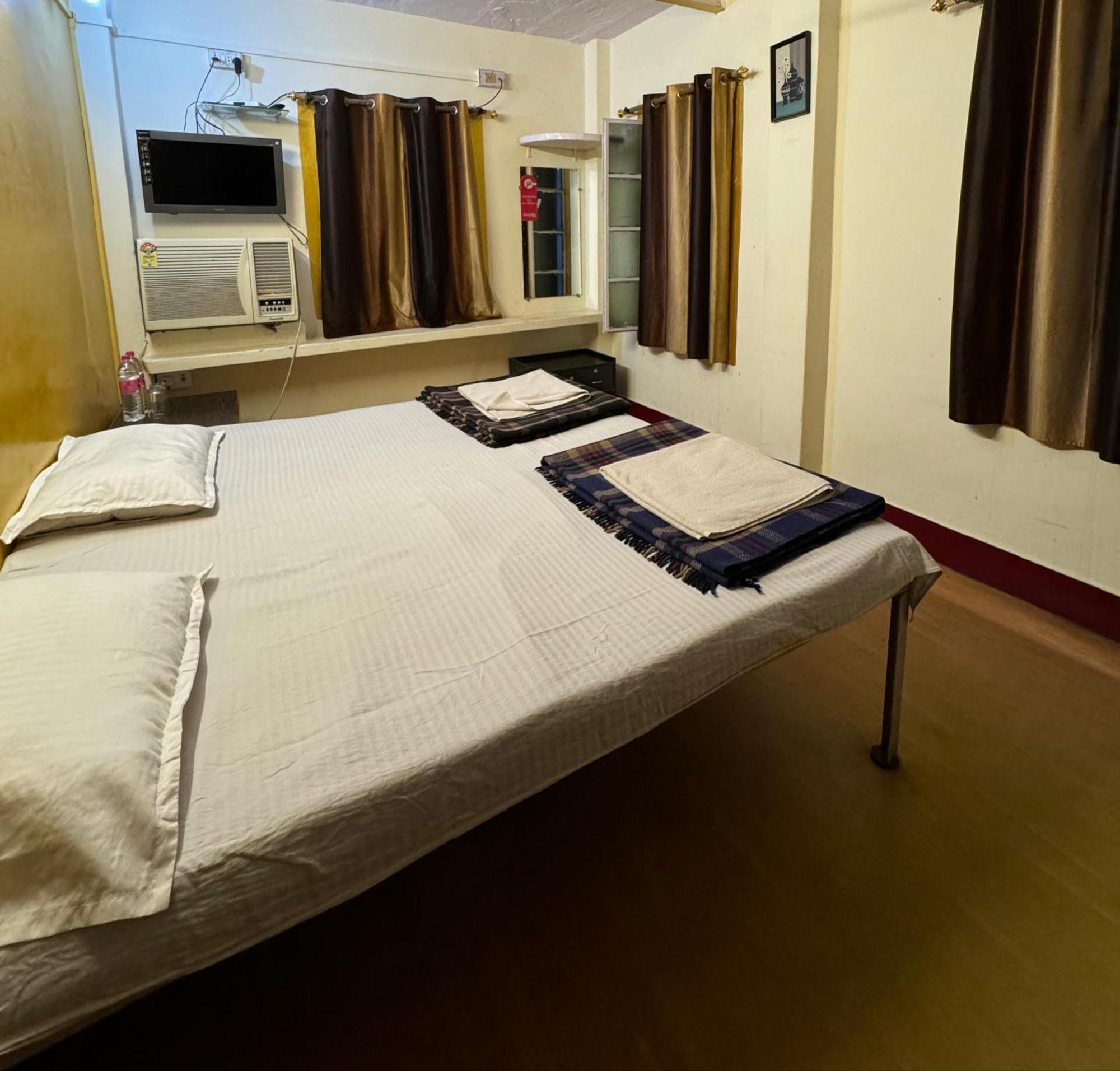 The Golden Lodge Varanasi Exterior foto