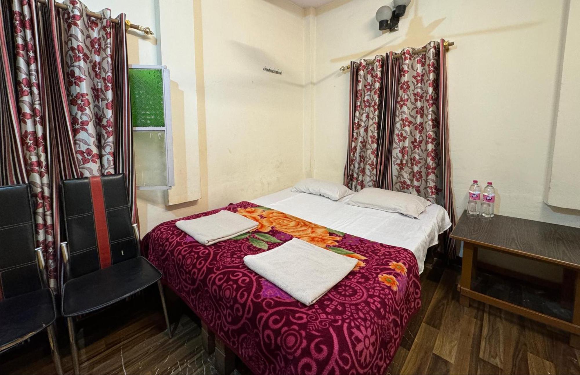 The Golden Lodge Varanasi Exterior foto