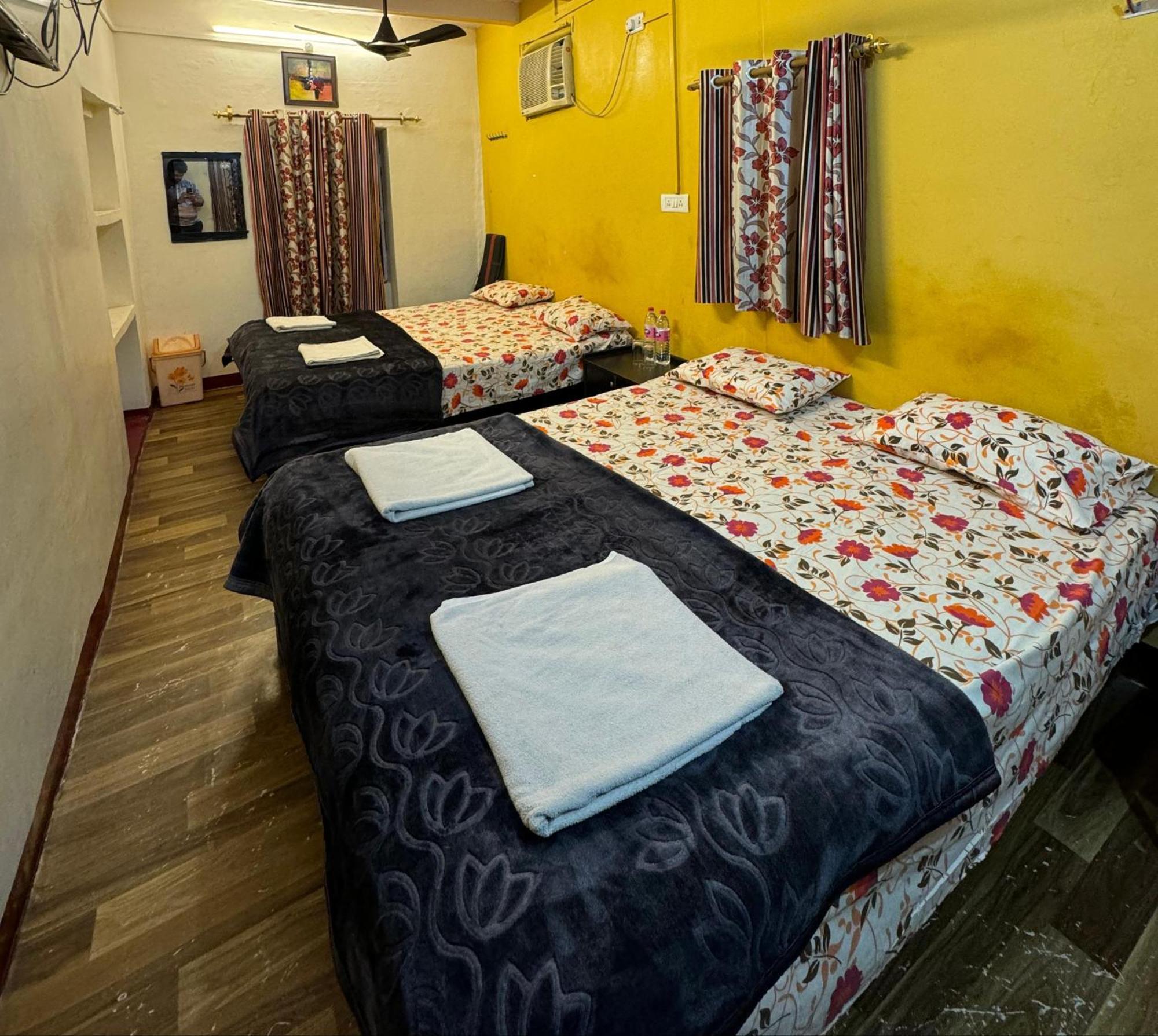 The Golden Lodge Varanasi Exterior foto