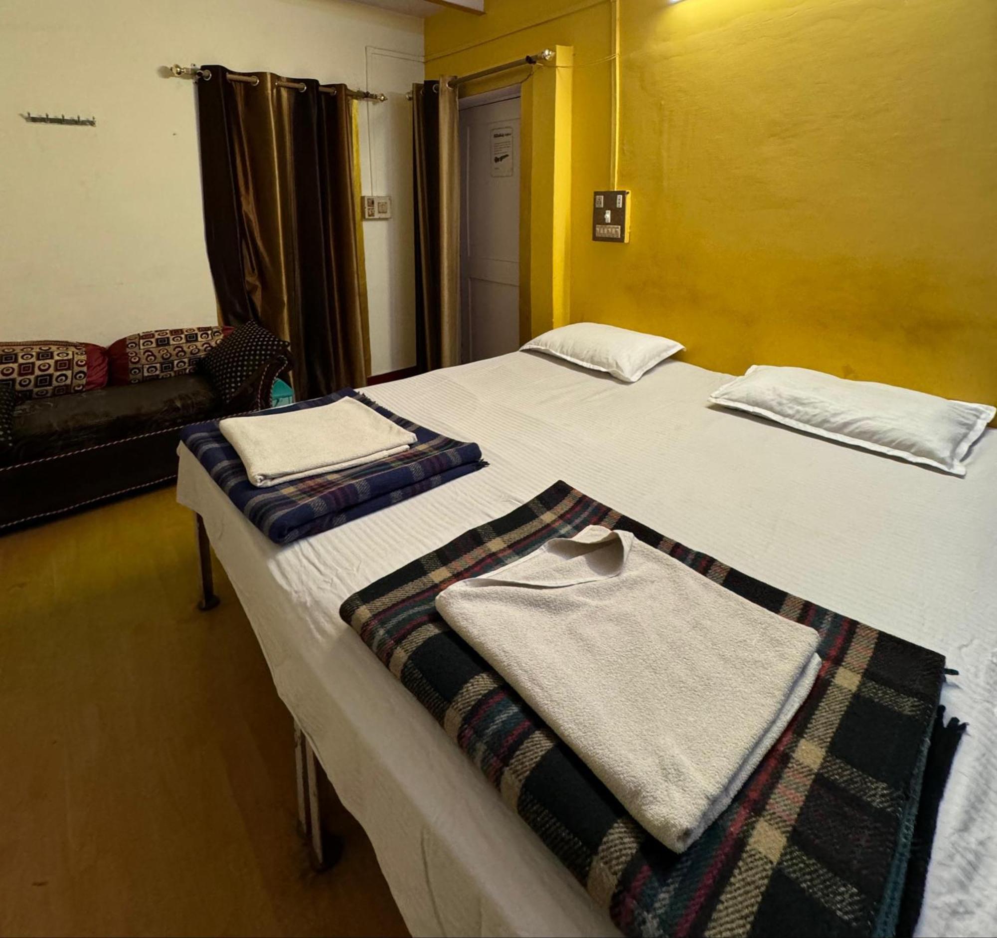The Golden Lodge Varanasi Exterior foto